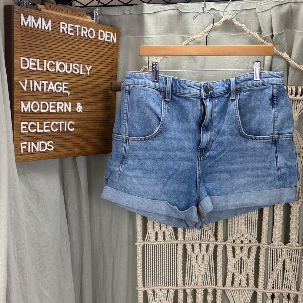 BDG Light Blue High-Rise Stretch Rolled-Hem Denim Shorts | 32